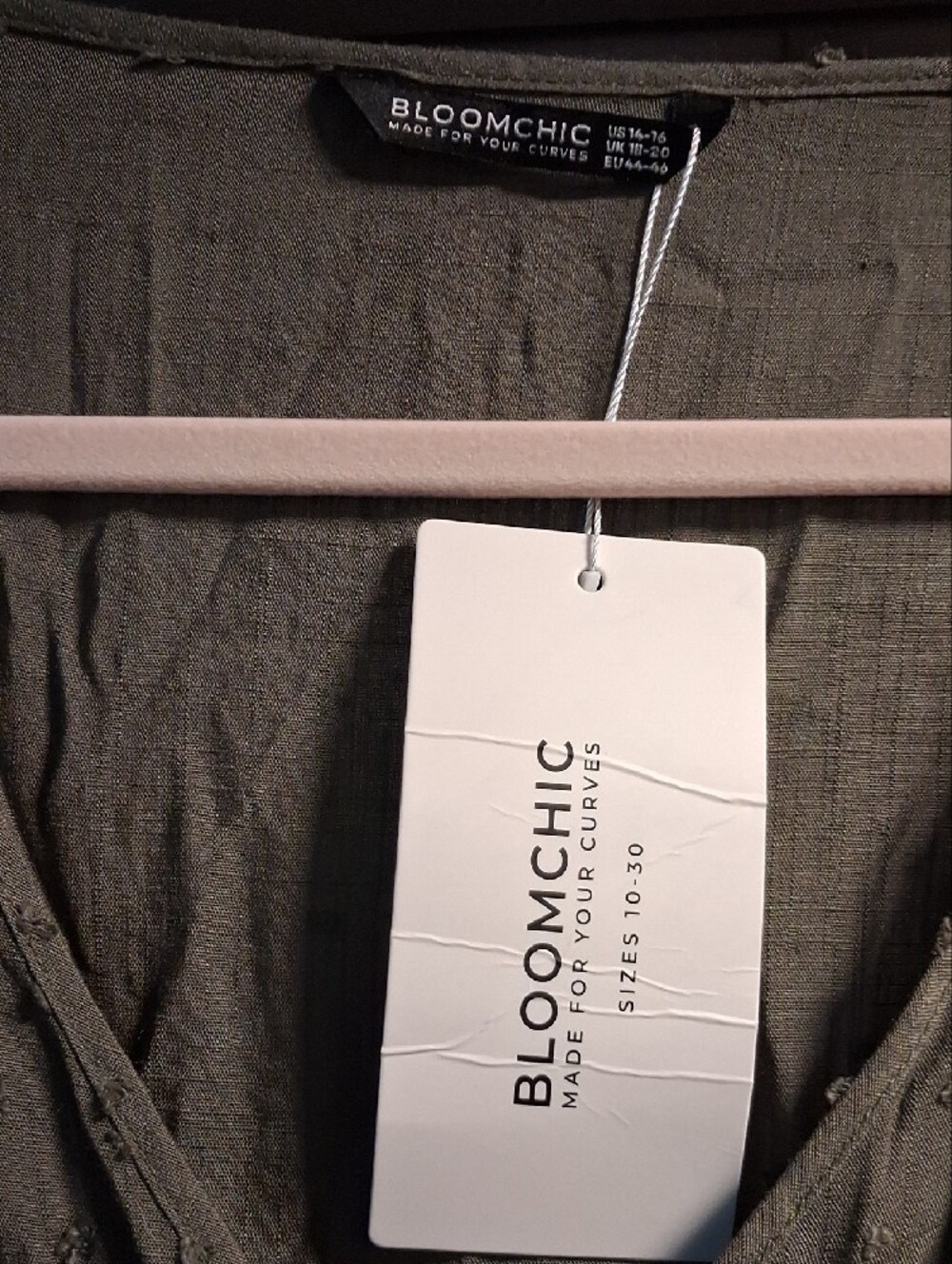 BloomChic Olive-Tone Textured V-Neck Top - Picture 3 of 4